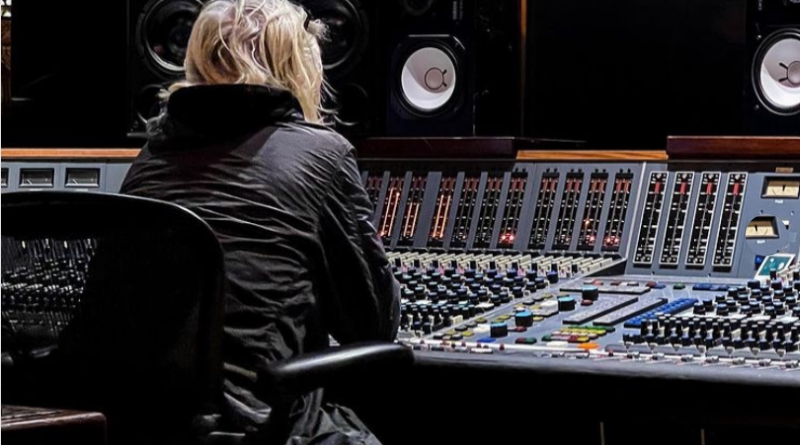 Motley Crue entró al estudio de grabacion