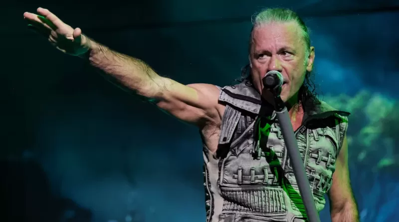 Bruce Dickinson en un dueto increíble portada